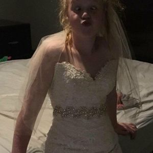 Meet your Posher, Iris